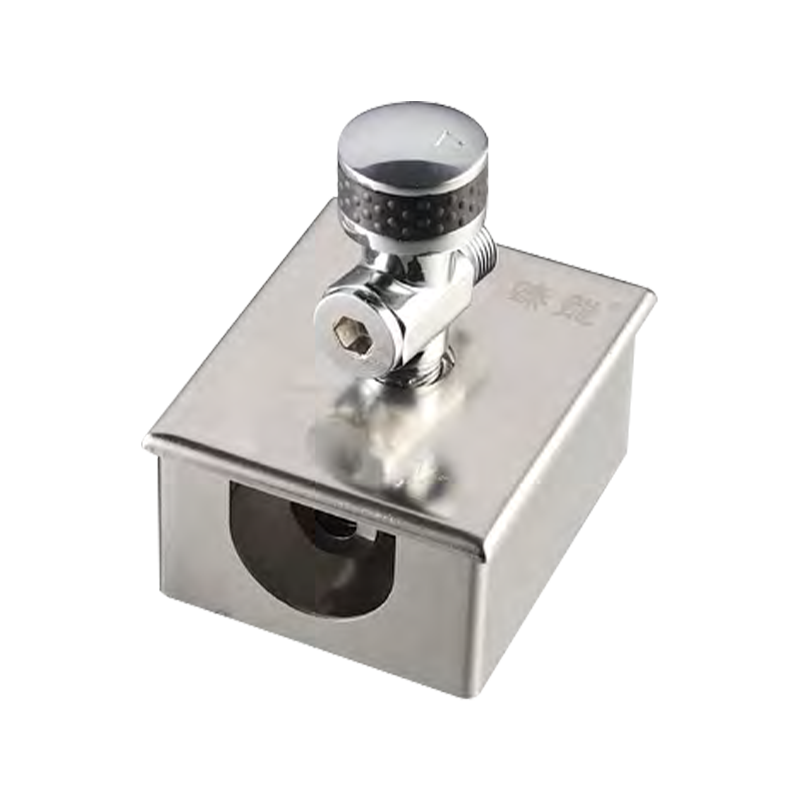 Cruach dhosmálta taobh amuigh de bhosca lasc an bhalla le haghaidh píobáin gháis bhaile